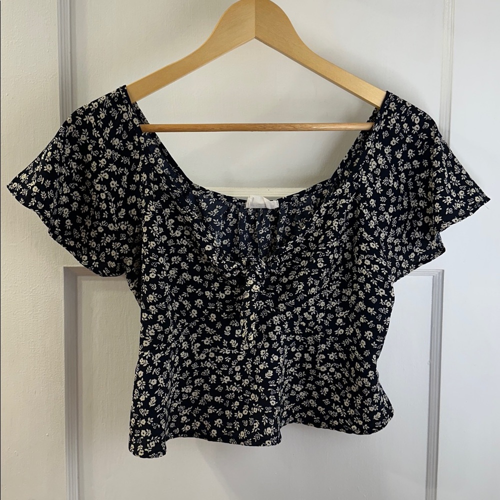 Navy and White Floral Flowy Cropped Blouse